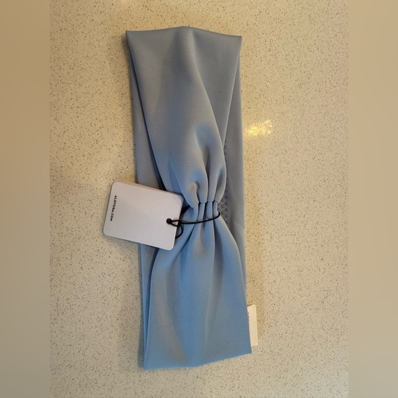 Alo Airlift Seashell Blue Headband - Picture 3 of 3